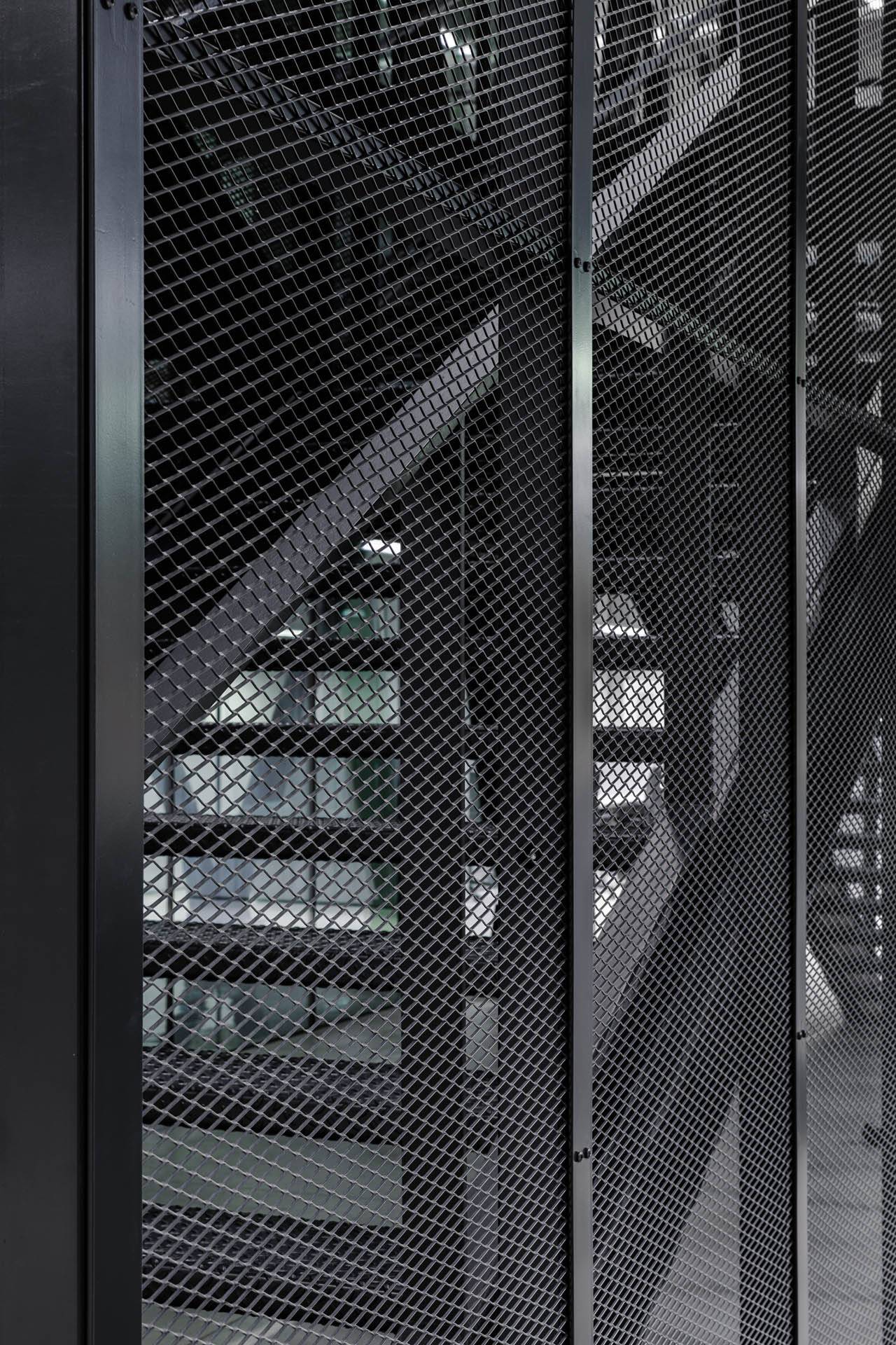 leoni-scala-interna-golden-goose (10)